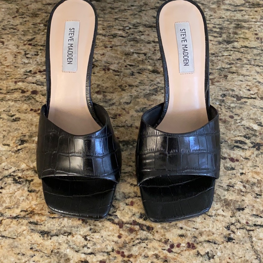 Steven Madden black leather sandals